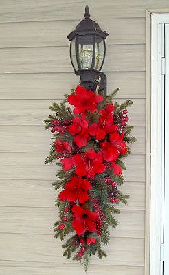 Amaryllis Holiday Door Swag